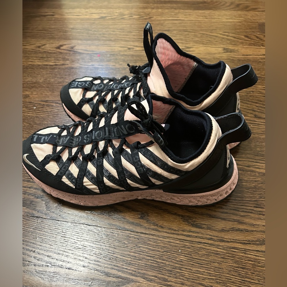 EUC Nike ACG Trail sneakers